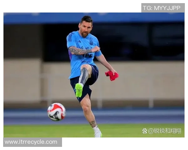 足球明星照片摆件创意展示让你的居家环境充满运动气息和个性魅力